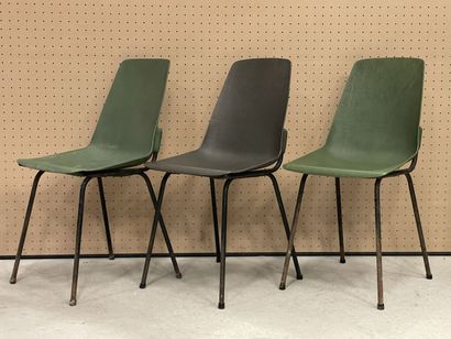 GROSFILLEX. 
Douze chaises en résine moulée...