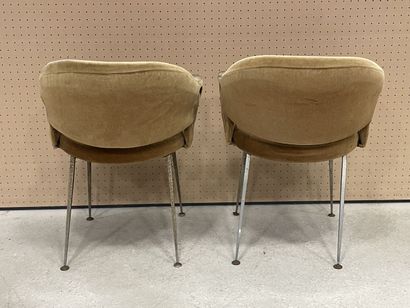Paire de fauteuils conférence des années...