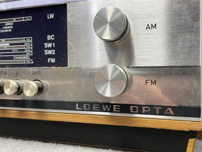 LOEWE OPTA ST 240
Tuner radio et trois enceintes
Radio...