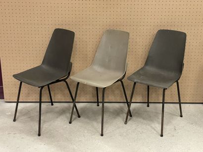 GROSFILLEX. 
Douze chaises en résine moulée...