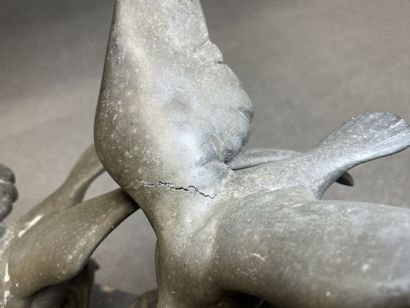 Mouettes en régule patiné sur socle marbre.
27...