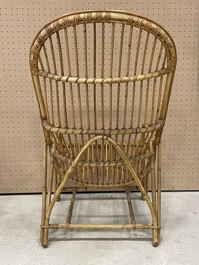 Salon en rotin : 
Trois fauteuils, deux fauteuils...