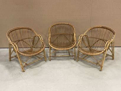 Salon en rotin : 
Trois fauteuils, deux fauteuils...