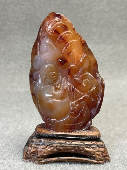 Bouddha sculpté sur une pierre.
H. :11 m...