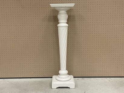 Colonne en bois laqué blanc
H: 109 cm.
Plateau...