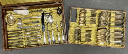 Ménagère de couverts en métal argenté comprenant
-...