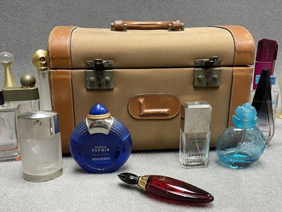 LANCEL: vanity case. 
24 x 35 x 22 cm. 
usagé
...