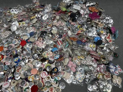 Important lot de boutons recouverts de t...