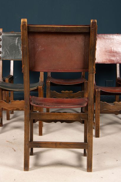 Six chaises en noyer.
Style du XVIe siècle
H....