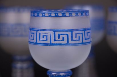 DUROBOR. 
Vingt et un verres à liqueur. 
H....