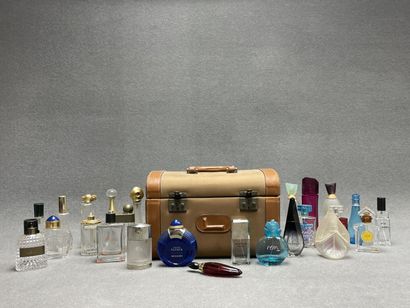 LANCEL: vanity case. 
24 x 35 x 22 cm. 
usagé
...