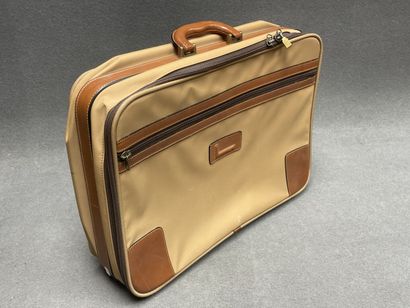 LANCEL Valise souple en toile et cuir
On...
