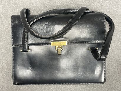 Jean PAX: Deux sacs à main en box bordeaux...