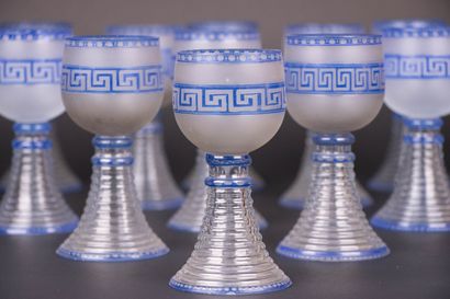 DUROBOR. 
Vingt et un verres à liqueur. 
H....