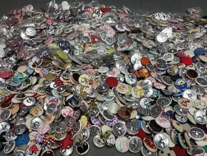 Important lot de boutons recouverts de t...