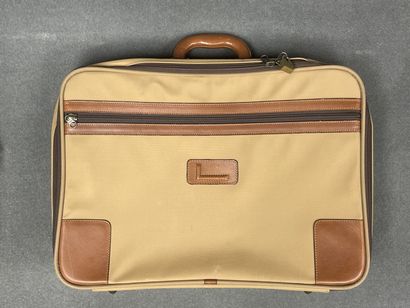 LANCEL Valise souple en toile et cuir
On...