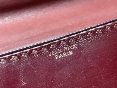 Jean PAX: Deux sacs à main en box bordeaux...