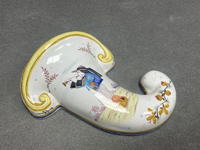Lot de faïences de Quimper :

Paire de bouquetières...