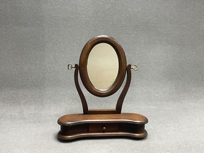 Miroir de table type barbière en bois teinté.
H:...