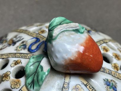 Pot pourri en porcelaine allemande ajourée,...