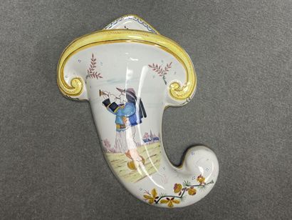 Lot de faïences de Quimper :

Paire de bouquetières...