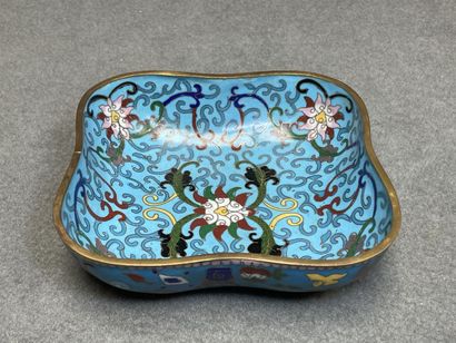 Coupe en émaux cloisonnés. 
Chine XX°
5 x...