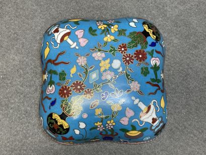 Coupe en émaux cloisonnés. 
Chine XX°
5 x...
