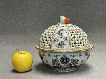Pot pourri en porcelaine allemande ajourée,...