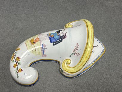 Lot de faïences de Quimper :

Paire de bouquetières...
