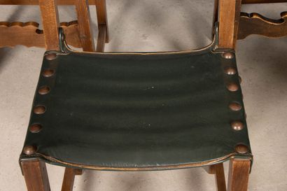 Six chaises en noyer.
Style du XVIe siècle
H....