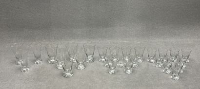 Partie de service de verres: 
-Trois flutes....