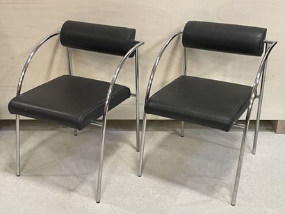 Bieffeplast, Italie. 
Paire de fauteuils...