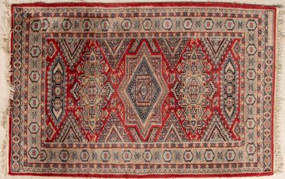 Pakistanais, travail moderne 
Tapis en laine...