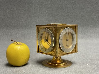 ACANTHE Pendulette de bureau en laiton doré...