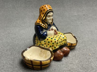 Lot de faïences de Quimper :

Paire de bouquetières...