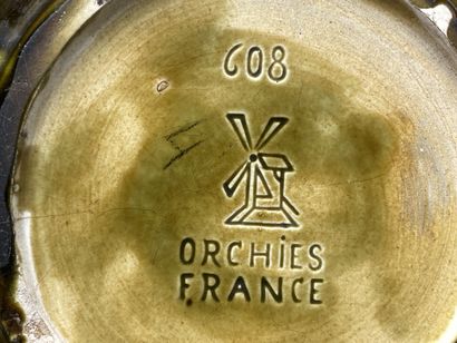 Cache pot en céramique marque Orchies France
Combat...
