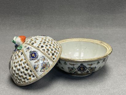Pot pourri en porcelaine allemande ajourée,...
