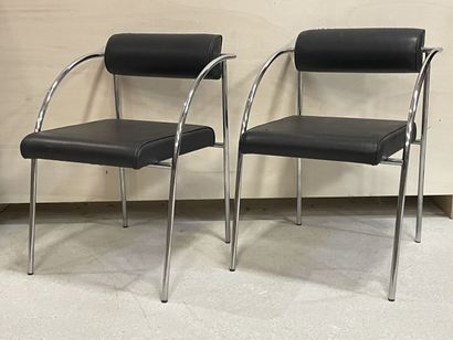 Bieffeplast, Italie. 
Paire de fauteuils...