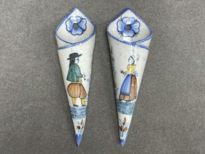 Lot de faïences de Quimper :

Paire de bouquetières...