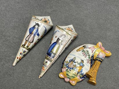 Lot de faïences de Quimper :

Paire de bouquetières...