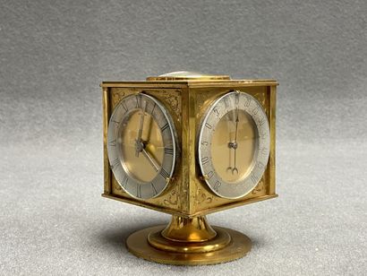 ACANTHE Pendulette de bureau en laiton doré...
