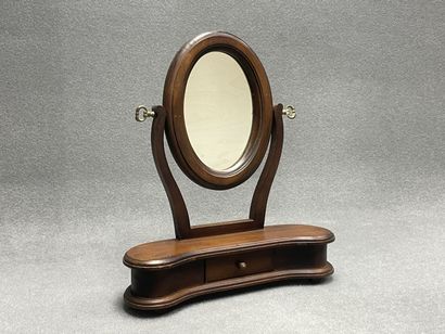 Miroir de table type barbière en bois teinté.
H:...