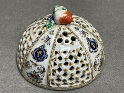 Pot pourri en porcelaine allemande ajourée,...