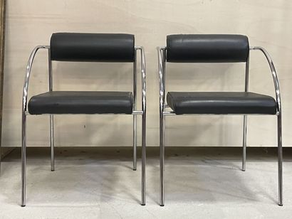 Bieffeplast, Italie. 
Paire de fauteuils...