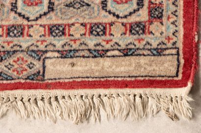 Pakistanais, travail moderne 
Tapis en laine...