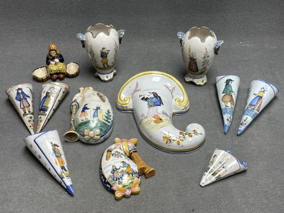 Lot de faïences de Quimper :

Paire de bouquetières...
