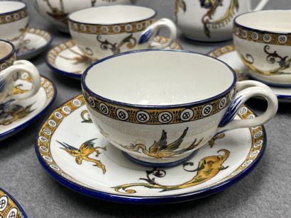 Gien. 
Service à café en faience comprenant:...