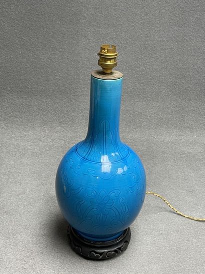 Lampe en porcelaine turquoise sur socle en...