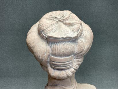 Buste de femme en plâtre patiné vers 1900.
H:...