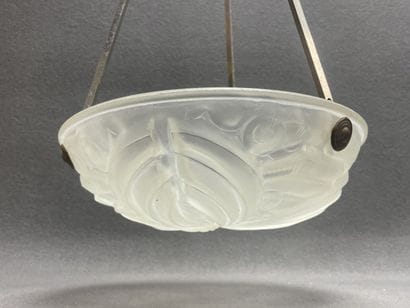 Suspension en verre moulé 
Années 1940.
H:...